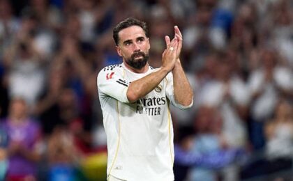 داني كارفاخال خلال فترة لعبه مع ريال مدريد وسط تقارير عن اهتمام ليفربول ومانشستر سيتي بضمه