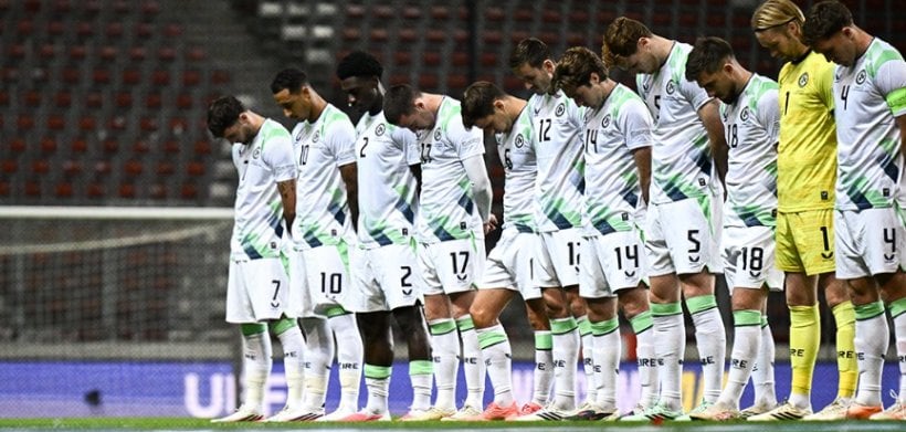 لاعبو منتخب أيرلندا قبل مواجهة الكيان الصهيوني في دوري الأمم الأوروبية
