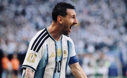 ليونيل ميسي بقميص منتخب الأرجنتين في ليلة وداعه أمام بنين على ملعب مونومينتال