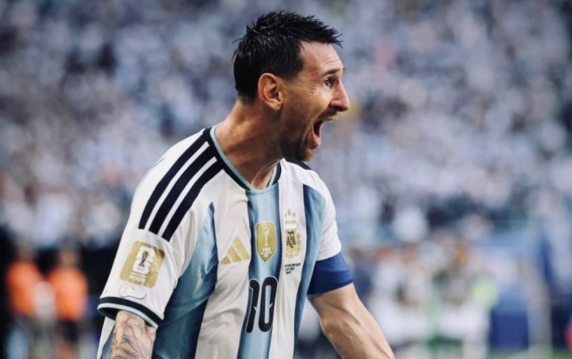 ليونيل ميسي بقميص منتخب الأرجنتين في ليلة وداعه أمام بنين على ملعب مونومينتال