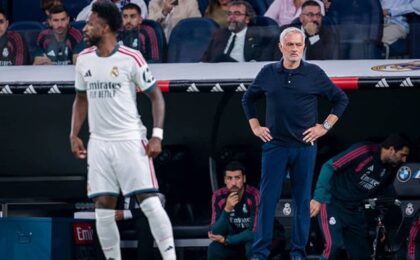فينيسيوس جونيور خلال مباراة ريال مدريد وفياريال وسط جدل الطرد والتحكيم