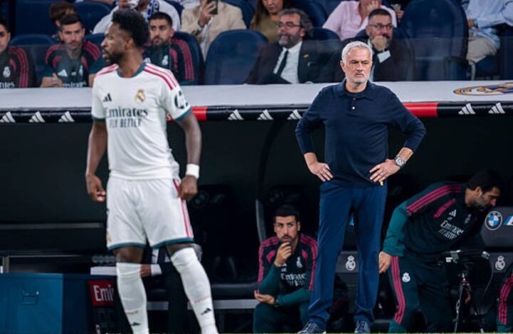 فينيسيوس جونيور خلال مباراة ريال مدريد وفياريال وسط جدل الطرد والتحكيم