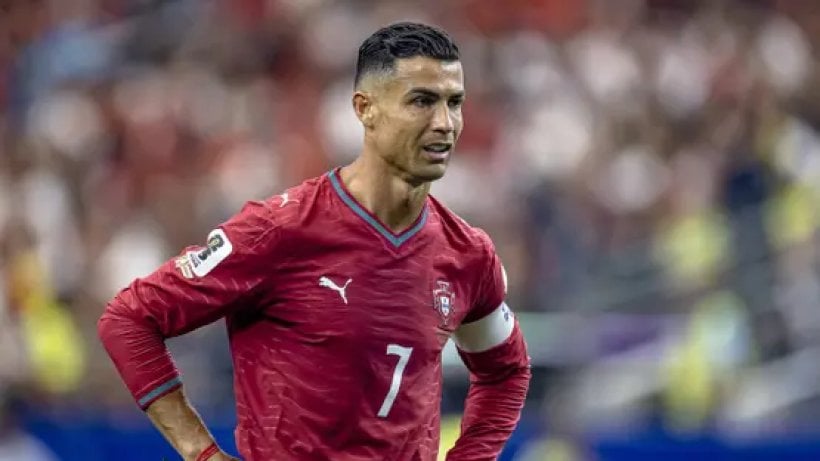 كريستيانو رونالدو بقميص المنتخب البرتغالي وسط أزمة الإيقاف المحتمل