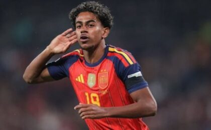لامين يامال لاعب برشلونة ومنتخب إسبانيا بعد تصدره قائمة الأعلى قيمة تسويقية في تاريخ كرة القدم