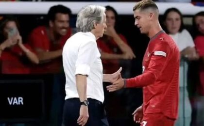 كريستيانو رونالدو مع منتخب البرتغال خلال مباراة دولية