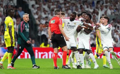 فينيسيوس جونيور بعد طرده في مباراة ريال مدريد وفياريال